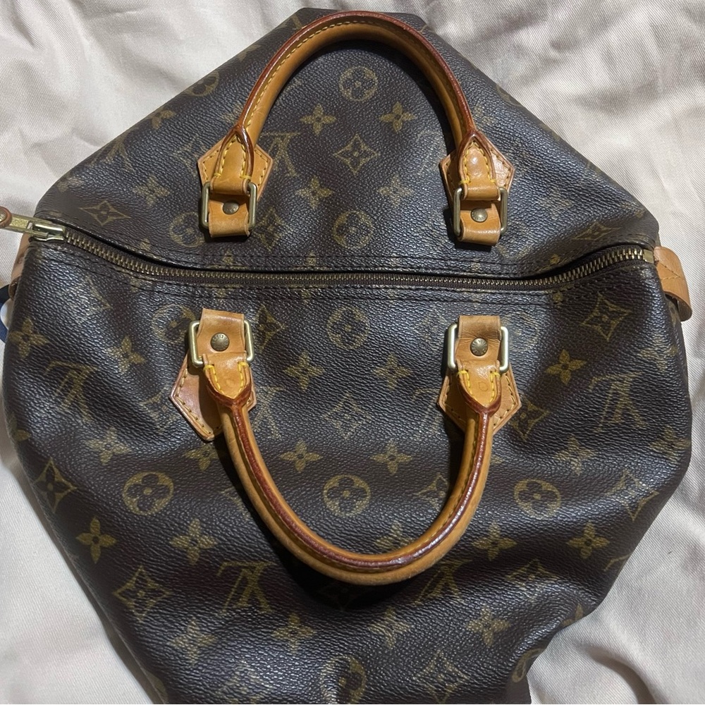 Authentic LOUIS VUITTON Monogram Speedy 30
Hand Bag - Picture 11 of 16